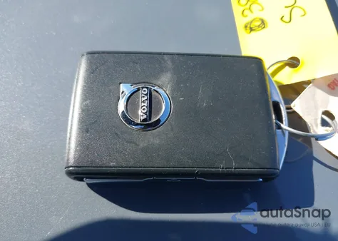 2022 Volvo Xc40 T5 R-Design из США, поврежденный, VIN YV4162UM5N2780680